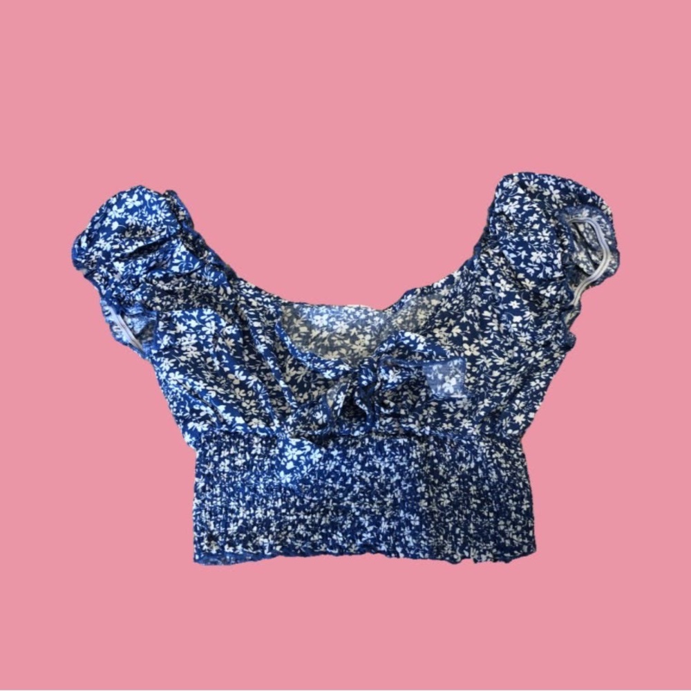 Cute ditsy floral blue top
